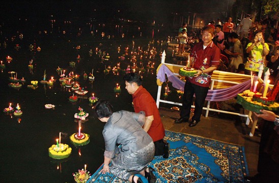 Loy Krathong Festival 2013