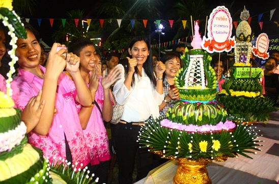 Loy Krathong Festival 2013
