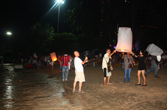 Loy Krathong Festival 2013