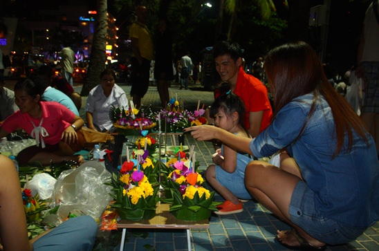 Loy Krathong Festival 2013
