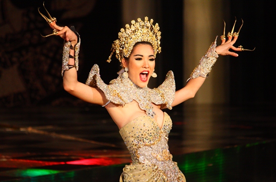 Filipina wins Miss International Queen