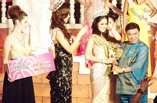 Miss International Queen crown returns to Thailand in pageant devoted to flood relief