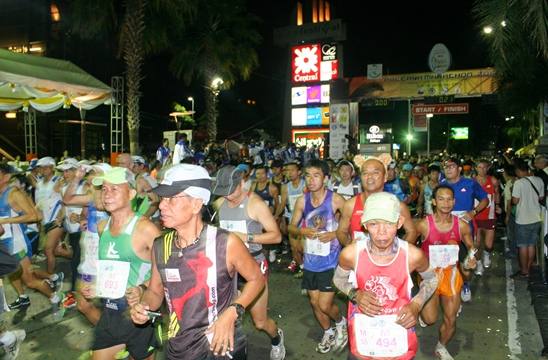 Kenyan champ defends his crown at Pattaya Marathon 2012