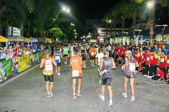 Kenyan champ defends his crown at Pattaya Marathon 2012