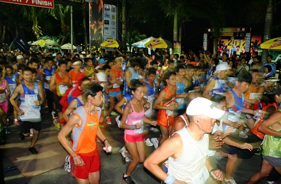 Kenyan champ defends his crown at Pattaya Marathon 2012