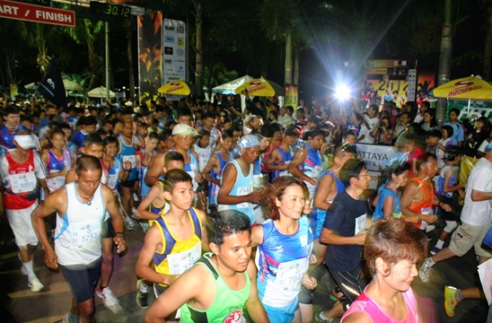 Kenyan champ defends his crown at Pattaya Marathon 2012