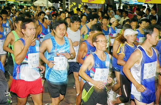 Kenyan champ defends his crown at Pattaya Marathon 2012