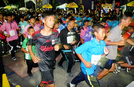 Kenyan champ defends his crown at Pattaya Marathon 2012