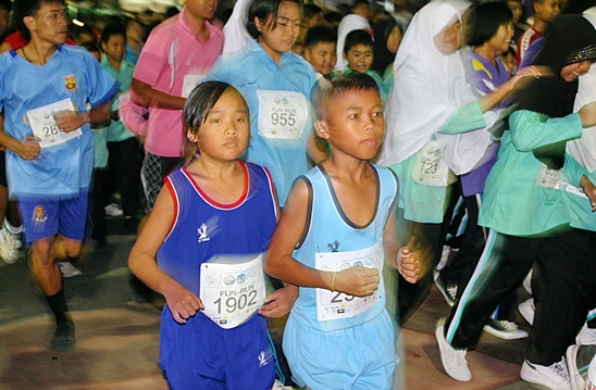 Kenyan champ defends his crown at Pattaya Marathon 2012