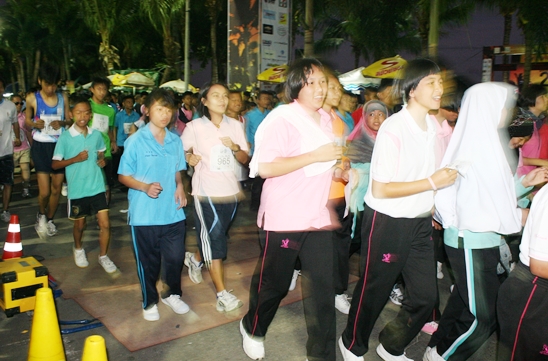 Kenyan champ defends his crown at Pattaya Marathon 2012