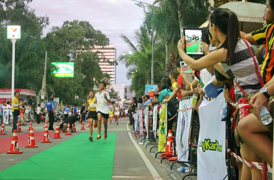 Kenyan champ defends his crown at Pattaya Marathon 2012