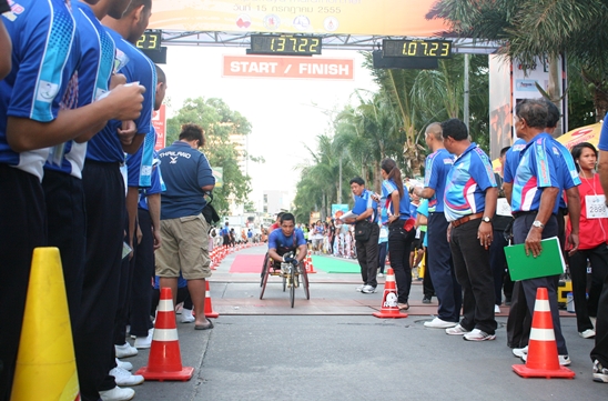 Kenyan champ defends his crown at Pattaya Marathon 2012
