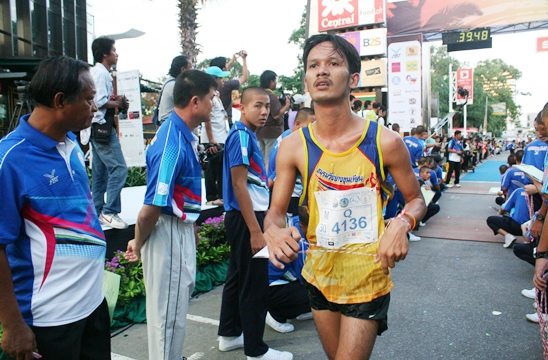 Kenyan champ defends his crown at Pattaya Marathon 2012