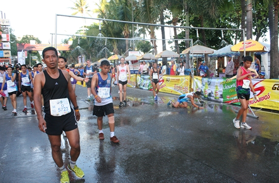 Kenyan champ defends his crown at Pattaya Marathon 2012