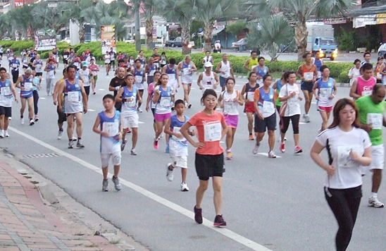 Kenyan champ defends his crown at Pattaya Marathon 2012
