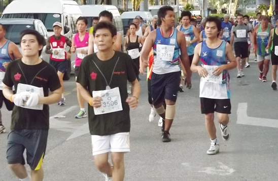 Kenyan champ defends his crown at Pattaya Marathon 2012