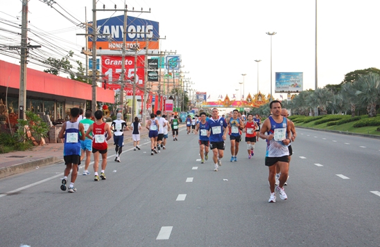 Kenyan champ defends his crown at Pattaya Marathon 2012