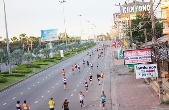 Kenyan champ defends his crown at Pattaya Marathon 2012