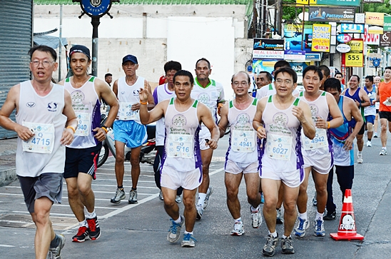 Kenyan champ defends his crown at Pattaya Marathon 2012