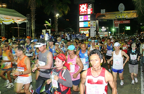 Kenyan champ defends his crown at Pattaya Marathon 2012