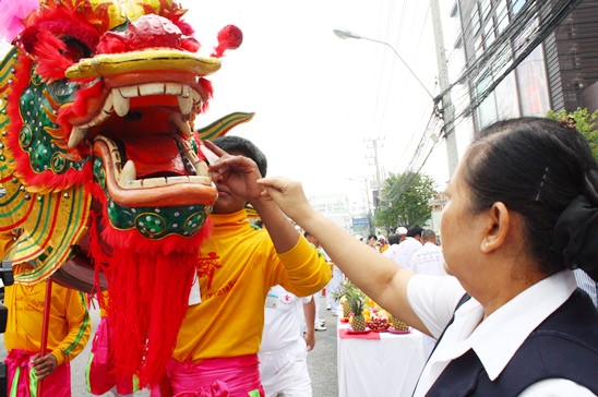 Pattaya Vegetarian Festival gets underway with parades and thrilling performances