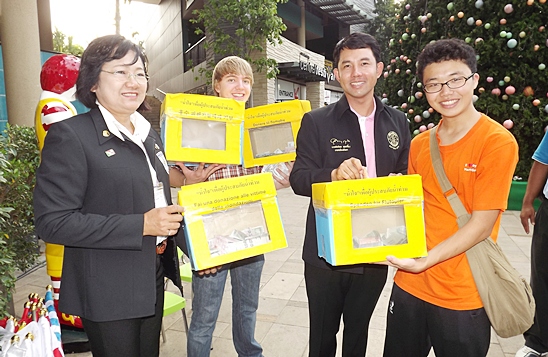 Rotary Youth Exchange Students march for flood relief