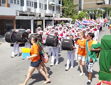 Rotary Youth Exchange Students march for flood relief