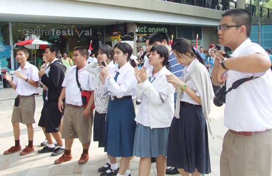 Rotary Youth Exchange Students march for flood relief