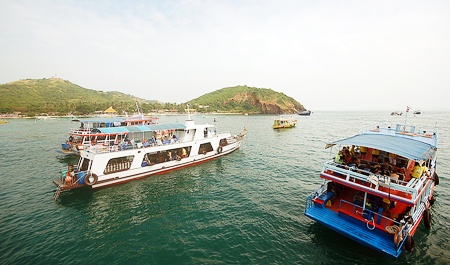 A fleet of seven boats was needed to shuttle all the divers to Koh Larn.