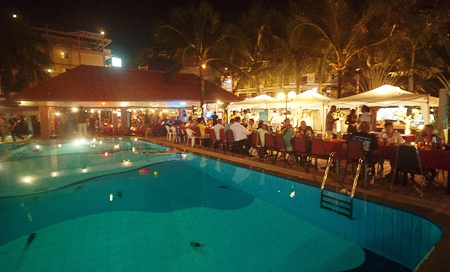 A full day of diving was topped off with a buffet dinner and entertainment at the Captain’s Corner restaurant.
