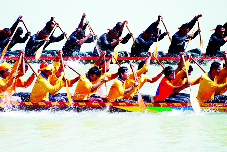 Experience the fun and excitement of Longboat racing at Pattaya’s Lake Mabprachan this weekend. 