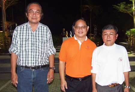 (L to R) Yongyuth Wiangsimma, general manager (Design & Construction) of Horseshoe Point; Itthikorn Eurpornpaisarn, resort general manager of Horseshoe Point; and Prasertchai Phornprapha, director of Siam County Club Pattaya Plantation.