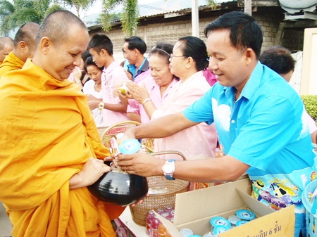 People in Plutaluang make merit by donating alms to 84 monks.