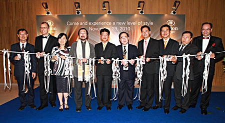 (L to R) Mongkol Thamakittikhun, Banglamung district chief; Harald Feurstein, general manager; Wallaya Chirathivat, executive vice president, business development & construction management; Sudhitham Chirathivat executive director, Central Group of Companies; Chonburi Gov. Wichit Chatpaisit, Suthichai Chirathivat, executive chairman, Central Group of Companies; Mayor Itthiphol Kunplome mayor of Pattaya City; Naris Cheyklin, senior executive vice president, finance & accounting, property management; Sudhipak Chirathivat, executive vice president, president’s office; and Thomas Hoeborn, regional general manager Thailand & general manager of Millennium Hilton Bangkok at the ribbon cutting ceremony.