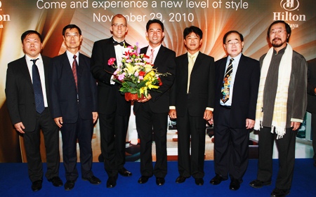 (L to R) Sudhipak Chirathivat, Mongkol Thamakittikhun, Harald Feurstein, Itthiphol Kunplome, Wichit Chatpaisit, Suthichai and Sudhitham Chirathivat.