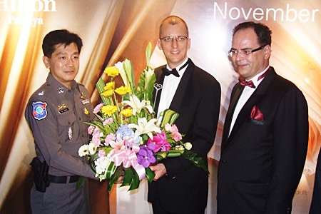 Maj. Arun Promphan, superintendent of the Pattaya Tourist Police, congratulates General Manager Harald Feurstein and Thomas Hoeborn, regional general manager.