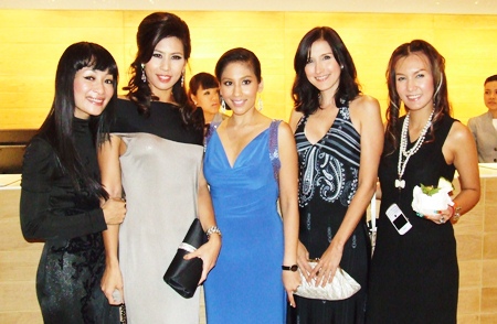 Jubjang, Nung Wachinee, Saranchat Kunchon na Ayuthaya Jirapat, Front Montgomery and Ying Apisara.