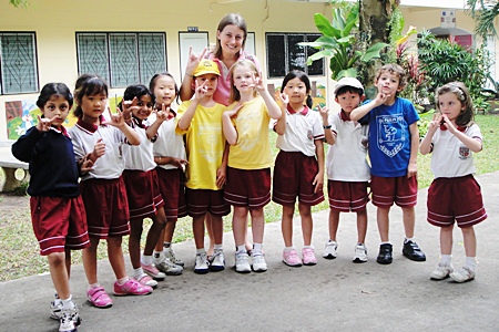 Ten pupils in Year 1 and 2 from the Regent’s School went to visit the Sotpattana Deaf School in Pattaya.