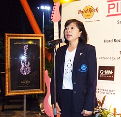 Manussawad Kesboonchu, breast cancer manager from the Thanyarak Breast Cancer Foundation says thank you to the Hard Rock Cafe.