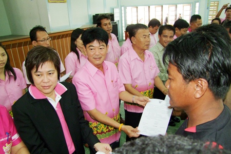 Chonburi Gov. Wichit Chatpaisit (2nd left) and Chonburi officials begin distributing relief to mussel farmers affected by the October 2009 typhoon, Ketsana.