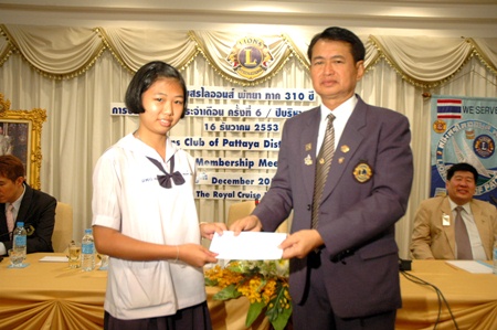 Pol. Lt. Somchai Thongsuk hands out scholarships to one of three deserving students from Pattaya School #3.