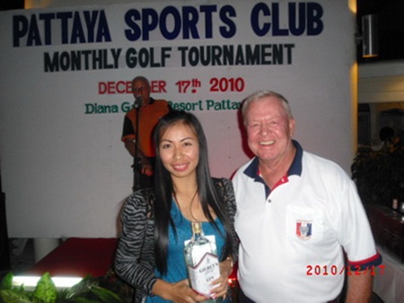 Ladies winner Yui Bietry accepts her prize.