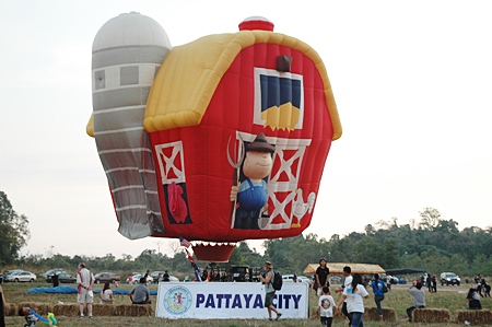 This cartoon shaped balloon certainly attracts people’s attention.