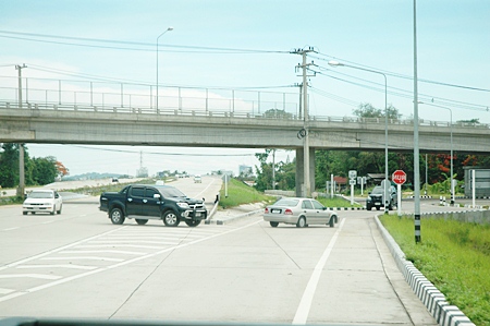 The exit to Highway No. 7 at kilometer market 121-122 often has drivers turning in the wrong direction. 