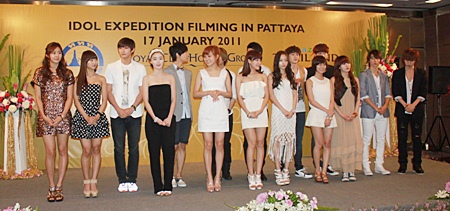 Approximately 20 well-known Korean pop stars joined to shoot the “Idol Expedition” New Year show. 
