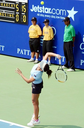 Tanaporn Thongsing of Thailand serves during her qualifying match against Turkey’s Cagla Buyukakcay on Sunday. 