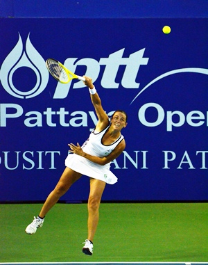 Roberta Vinci defeated an out of sorts Ana Ivanovic in straight sets.