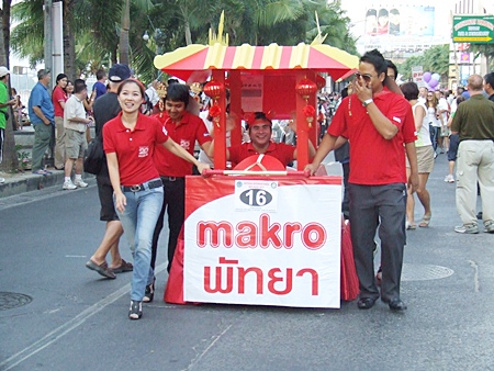 Makro celebrates with a Chinese New Year theme.