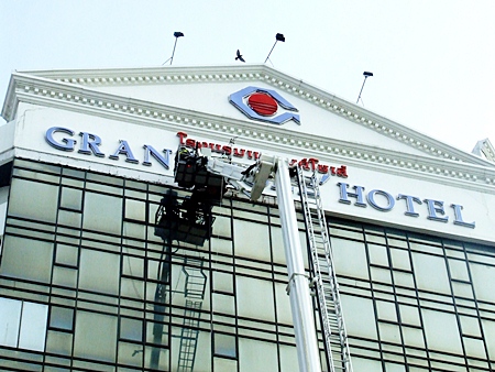 Workers remove a dangerous façade on the Grand Sole hotel in Pattaya, Feb. 24, as part of major renovation works at the establishment. 