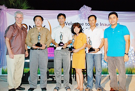 Peter Henley (left), president & CEO of Onyx Hospitality Group strategic partners of the Amari Group of Hotels and Resorts, and Yuthachai Charanachitta (right), president & CEO of Amari Estates Co., Ltd., presided over and presented trophies to the winners at the inaugural Onyx Masters Golf Tournament at the Siam Country Club Plantation Golf Course recently.